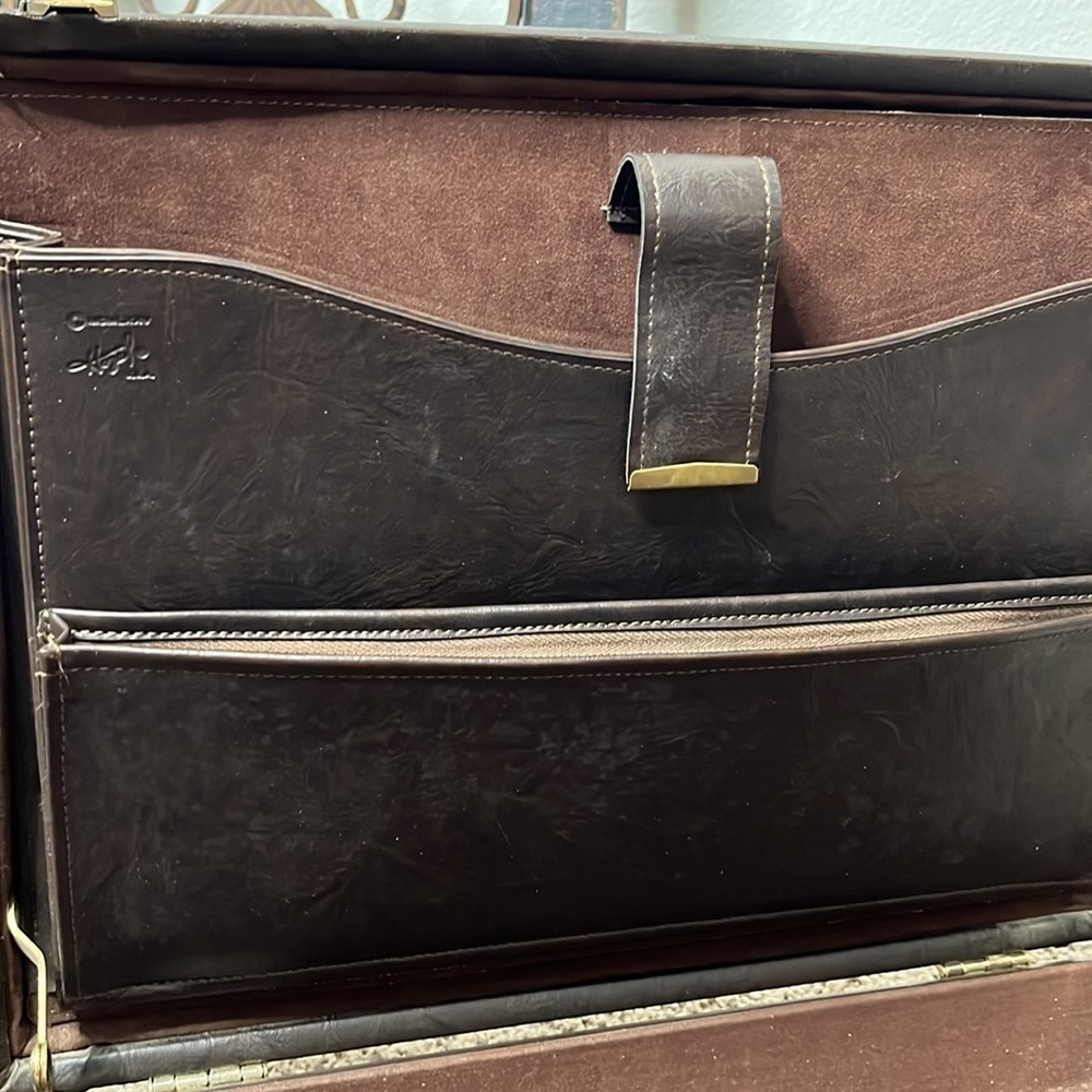 RARE VINTAGE BRIEFCASE with original keys - Picture 9 of 16